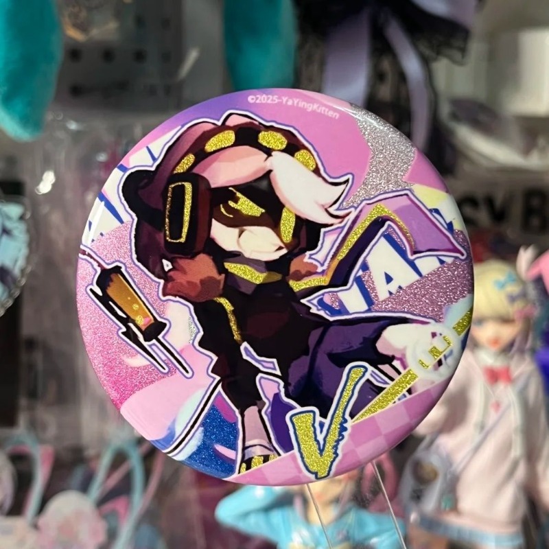Murder Drones - Broche de Meta - Drones reseña y precio